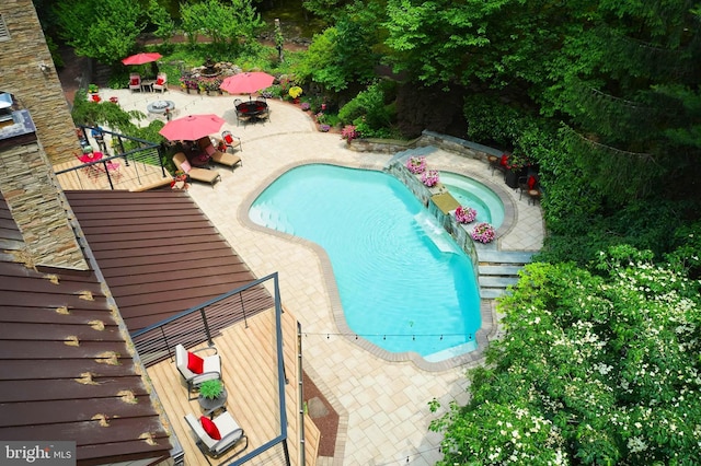 7028 Ely Rd, New Hope, PA 18938 - view of pool featuring a patio area, a pool with connected hot tub, and outdoor dining area