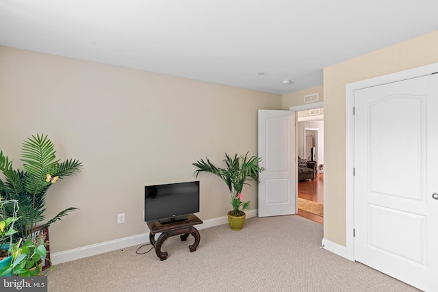 4479 Coachmans Path Ct, Waldorf, MD 20601 - living area featuring light carpet and baseboards