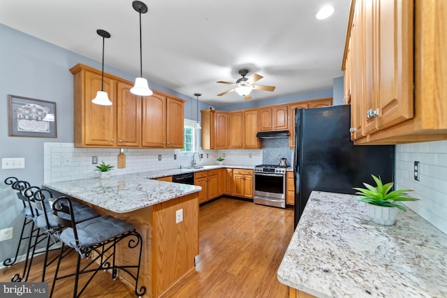 114 Ketterer Ct, Lawrence, NJ 08648 - kitchen featuring black appliances, a peninsula, tasteful backsplash, a ceiling fan, and a breakfast bar