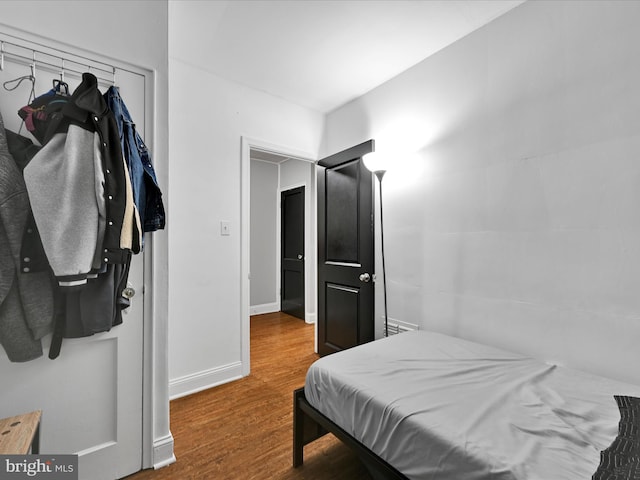 332 W Maple St, York, PA 17401 - bedroom featuring wood finished floors and baseboards