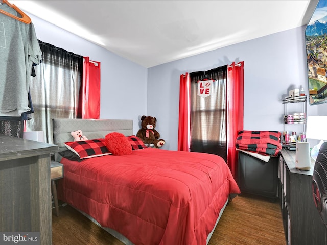 332 W Maple St, York, PA 17401 - bedroom featuring wood finished floors