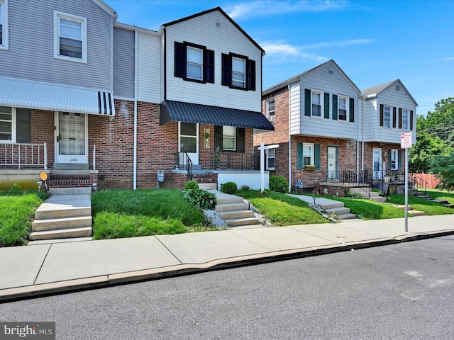 332 W Maple St, York, PA 17401 - townhome / multi-family property featuring covered porch and brick siding