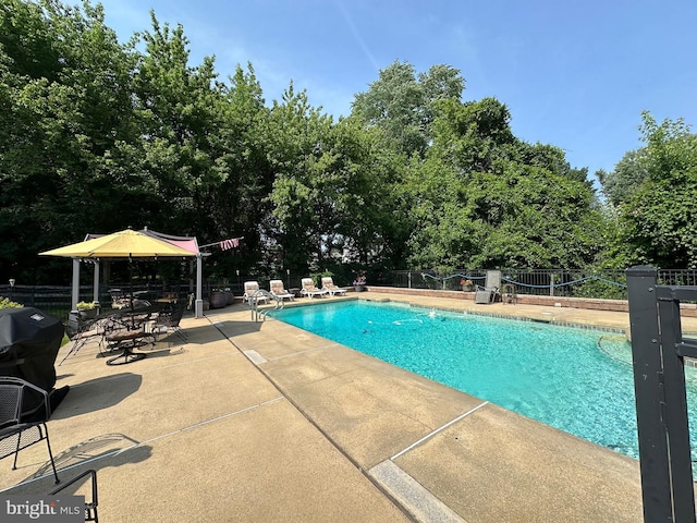 82 Blue Fox Ln, Richboro, PA 18954 - community pool with a patio and view of wooded area
