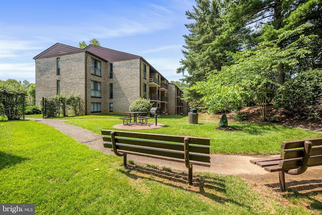 2074 Royal Fern Ct Unit 1C, Reston, VA 20191 - view of property's community featuring a lawn