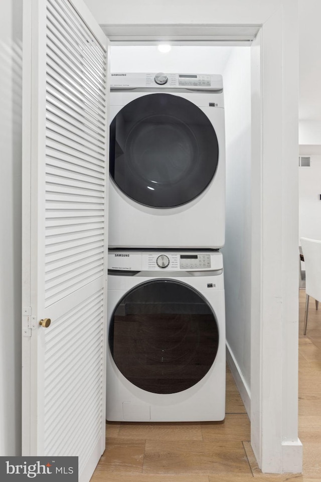 1232 S Bucknell St, Philadelphia, PA 19146 - laundry area featuring estacked washer and dryer and wood finished floors