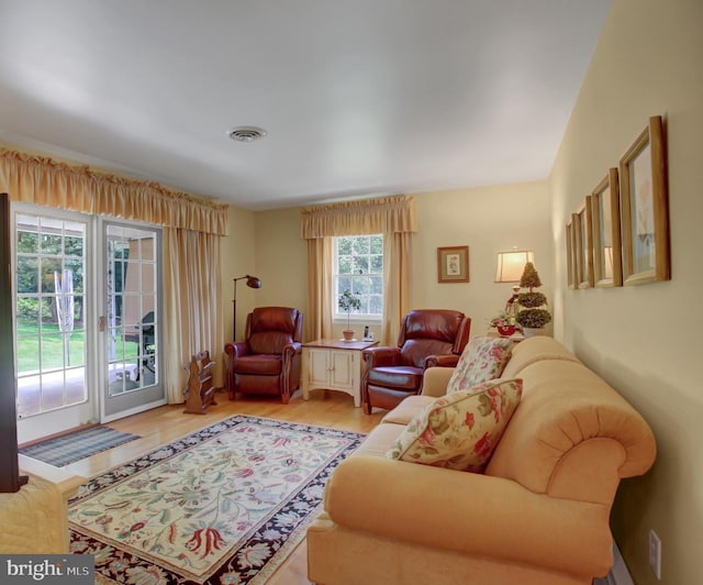 11733 Woodlea Dr, Waynesboro, PA 17268 - living area with light wood-style flooring