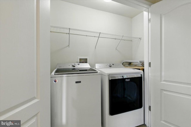7003 Dannfield Ct, Glen Burnie, MD 21060 - washroom featuring washing machine and clothes dryer