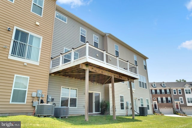 42510 Oak Park Sq, Ashburn, VA 20148 - back of house featuring a deck and a yard