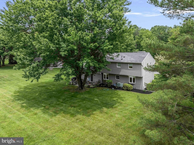 125 Christine Dr, Downingtown, PA 19335 - back of house with a lawn
