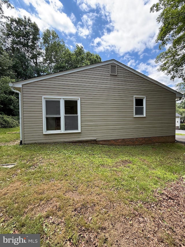 2133 Freda Dr, Vienna, VA 22181 - view of side of home featuring a yard