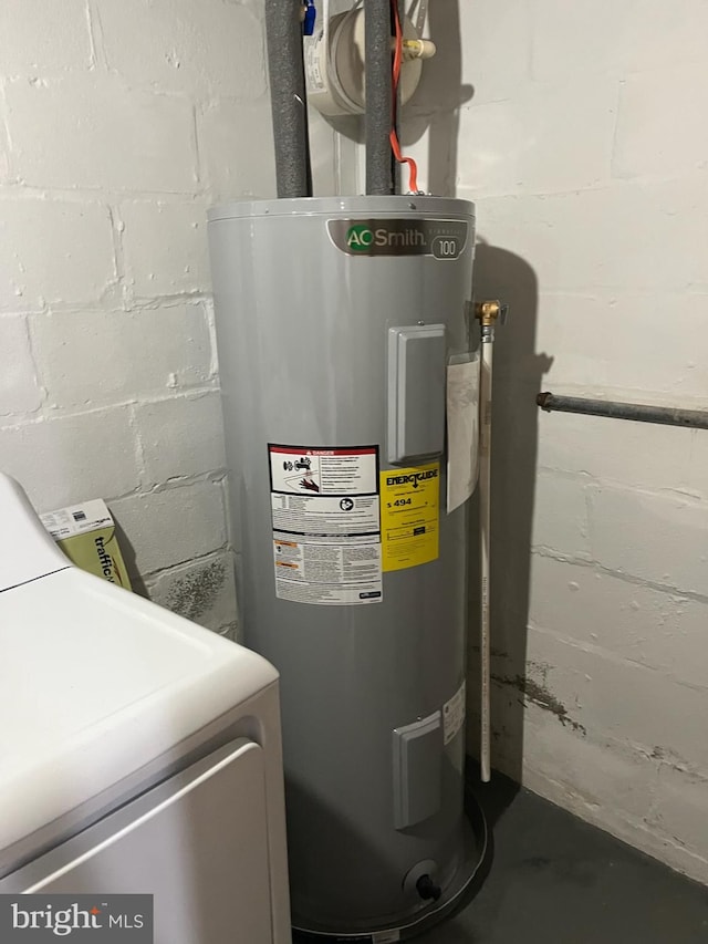 5511 Wesley Ave, Baltimore, MD 21207 - utility room featuring water heater and washer / clothes dryer