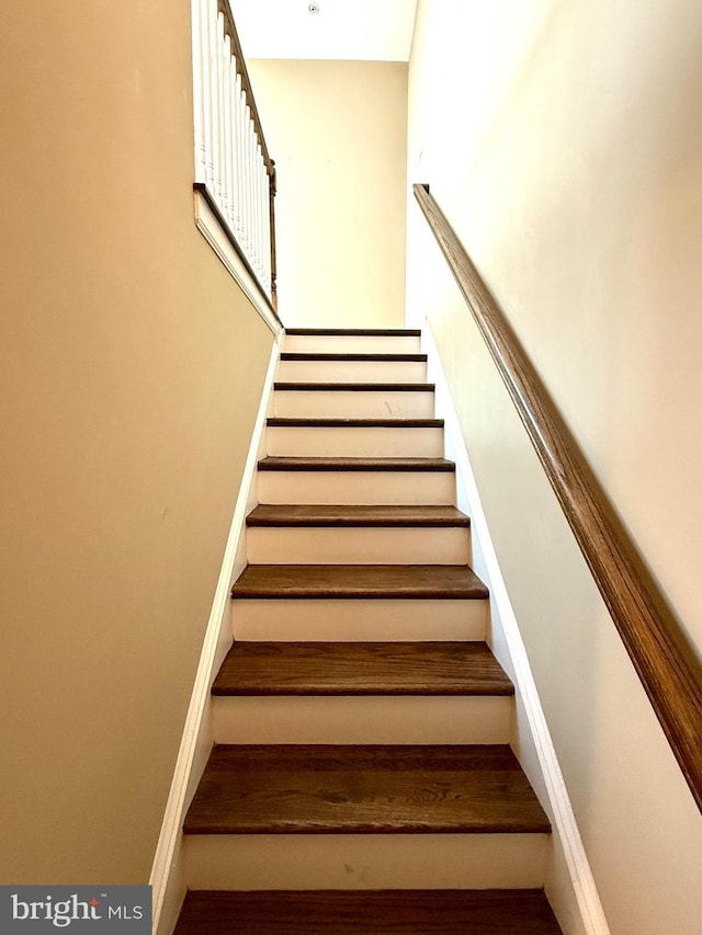 331 Lenape Way, Claymont, DE 19703 - view of stairs