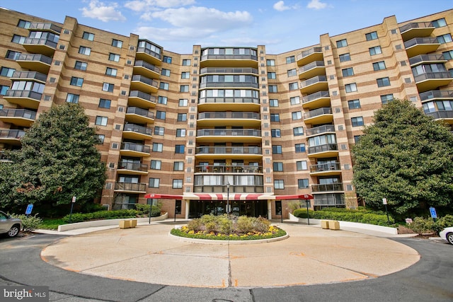 8370 Greensboro Dr Unit 1011, Mclean, VA 22102 - view of apartment building / complex