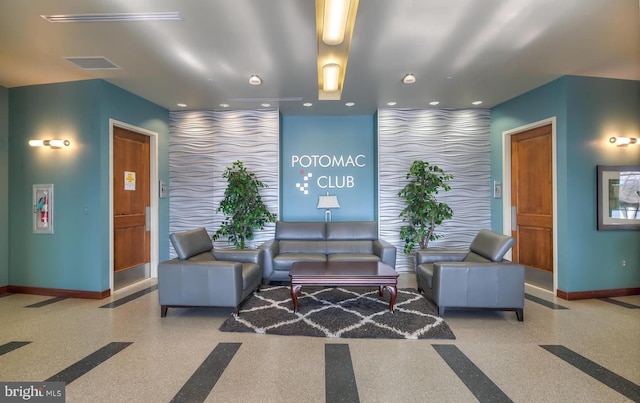 15196 Lancashire Dr, Woodbridge, VA 22191 - common area featuring recessed lighting