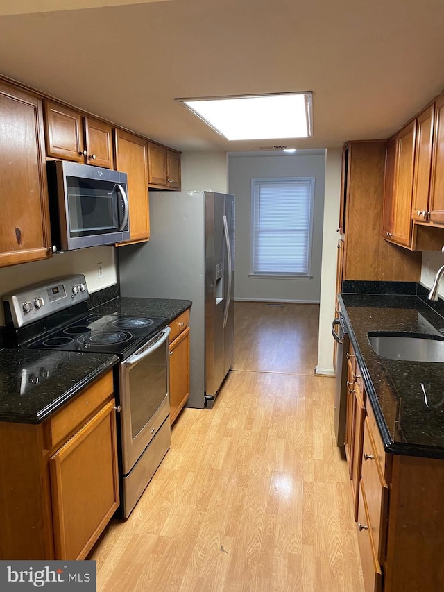 14004 Daleshire Way Unit 49, Burtonsville, MD 20866 - kitchen featuring stainless steel appliances, light wood-style flooring, and brown cabinets