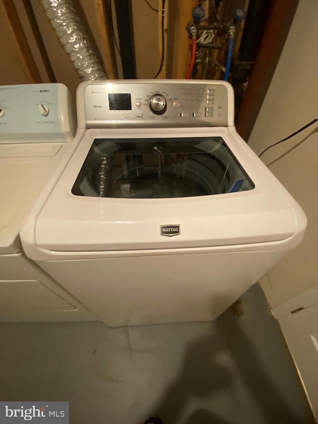 14004 Daleshire Way Unit 49, Burtonsville, MD 20866 - laundry area featuring washing machine and clothes dryer