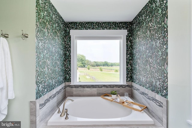 115 Saddle Ridge Ln, Fredericksburg, VA 22406 - bathroom with wallpapered walls and a bath