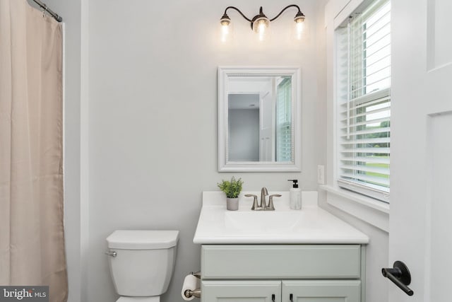 115 Saddle Ridge Ln, Fredericksburg, VA 22406 - bathroom with vanity and curtained shower