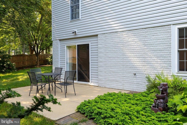 10 Frantz Ct, Fredericksburg, VA 22405 - view of patio featuring outdoor dining area