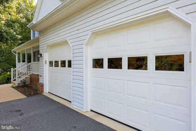 10 Frantz Ct, Fredericksburg, VA 22405 - garage with driveway
