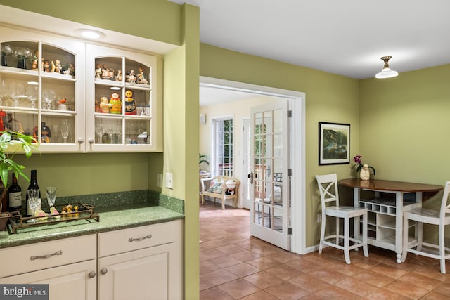 9100 Quarter Ct, Vienna, VA 22182 - bar area featuring light tile patterned flooring