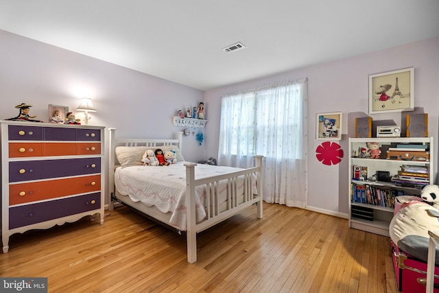 9100 Quarter Ct, Vienna, VA 22182 - bedroom featuring light wood-style floors and baseboards
