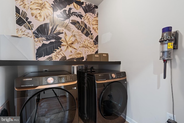 500 Overlook Park Drive 27, Oxon Hill, MD 20745 - washroom featuring independent washer and dryer and baseboards