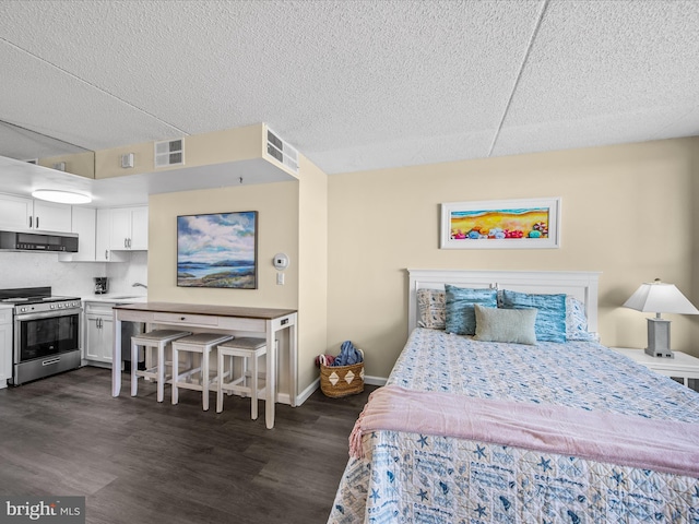 10900 Coastal Hwy Unit 814Golden, Sands, Ocean City, MD 21842 - bedroom with dark wood finished floors and baseboards