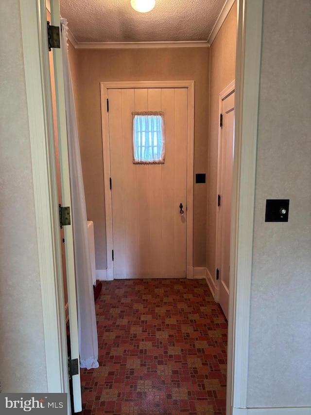 400 E Main St, Ephrata, PA 17522 - entrance foyer with crown molding and brick patterned flooring