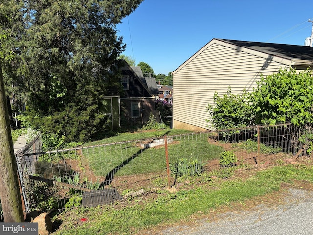 400 E Main St, Ephrata, PA 17522 - view of yard