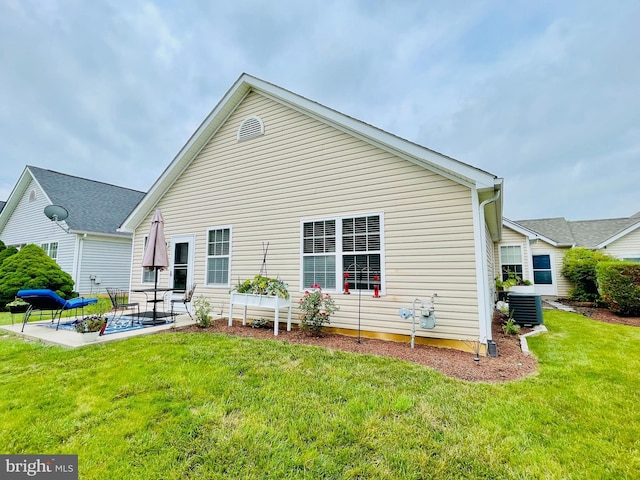 115 Tanglewood Ln, Winchester, VA 22602 - rear view of property with a patio area and a yard