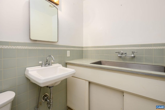906 Old Farm Rd, Charlottesville, VA 22903 - half bathroom with tile walls and wainscoting