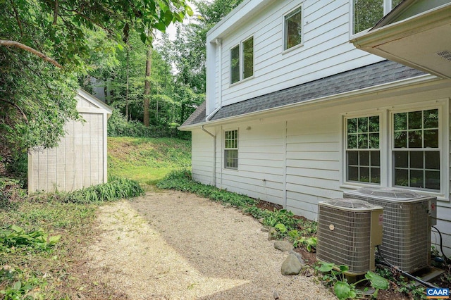 906 Old Farm Rd, Charlottesville, VA 22903 - view of side of property featuring a shingled roof and a storage shed