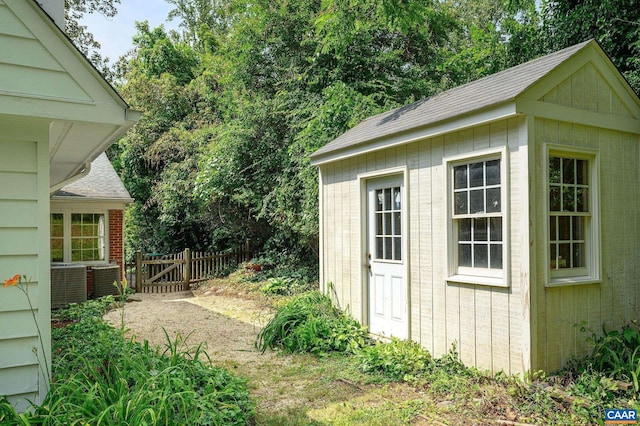 906 Old Farm Rd, Charlottesville, VA 22903 - view of yard with an outdoor structure