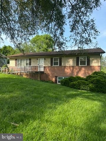 3313 Charles Town Rd, Kearneysville, WV 25430 - single story home featuring a front lawn