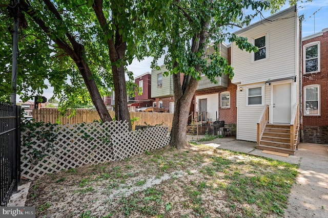 5242 Sylvester St, Philadelphia, PA 19124 - view of yard with entry steps