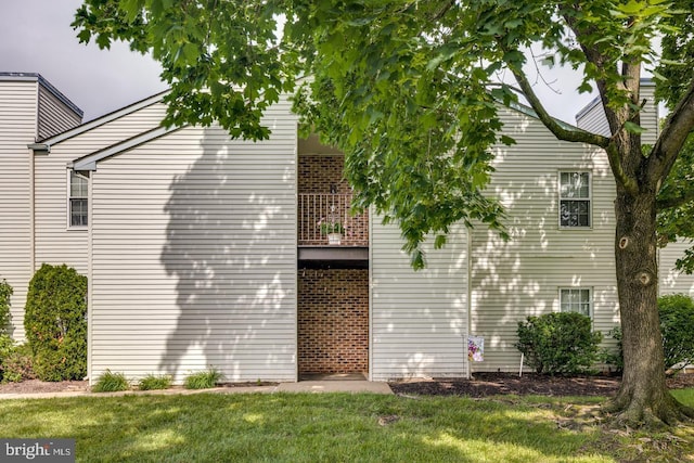 9 Village Ct, Mount Laurel, NJ 08054 - view of home's exterior featuring a yard