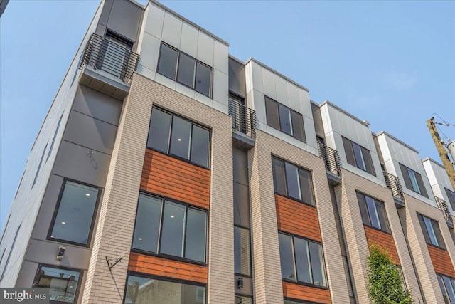 2618 E Hagert St, Philadelphia, PA 19125 - view of apartment building / complex