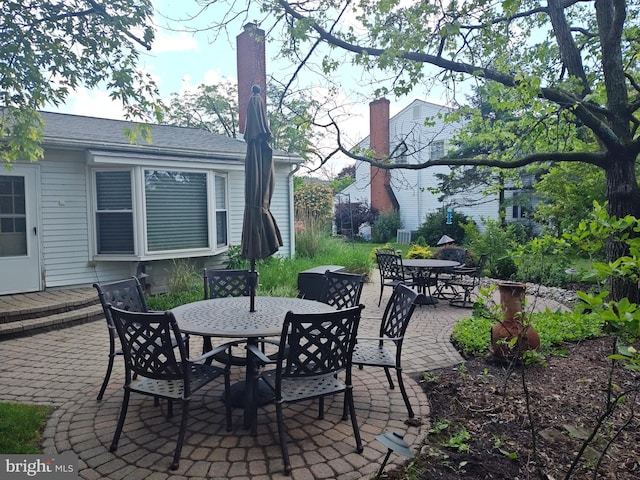 1047 Brookfield Cir, Quakertown, PA 18951 - view of patio with outdoor dining space