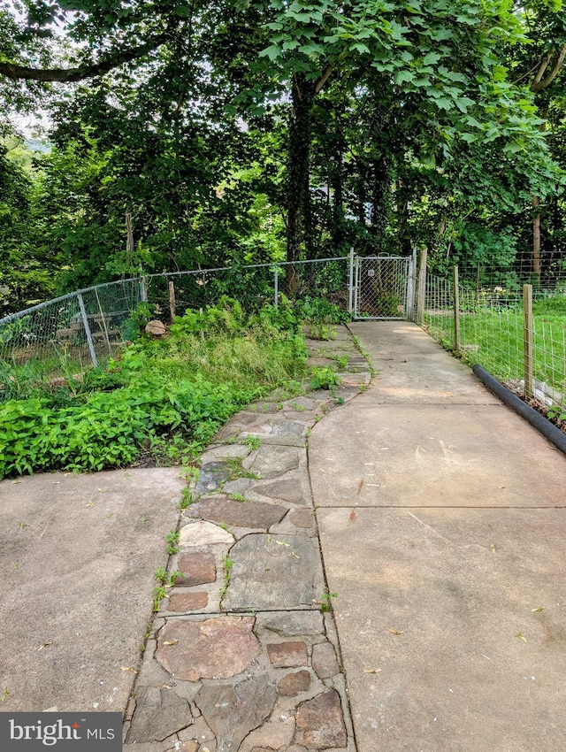 420 4th Ave, Parkesburg, PA 19365 - view of gate