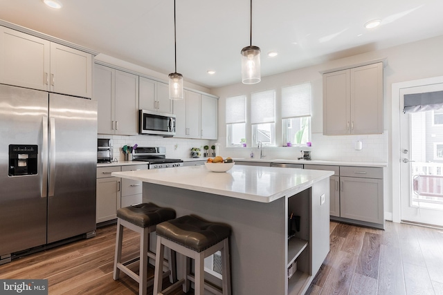 17153 Cumberland Height Dr, Dumfries, VA 22026 - kitchen with stainless steel appliances, plenty of natural light, tasteful backsplash, and recessed lighting