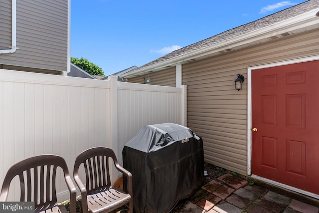 907 Potters Pl, Southampton, PA 18966 - property entrance featuring roof with shingles