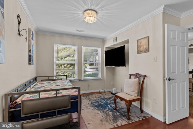 907 Potters Pl, Southampton, PA 18966 - sitting room with wood finished floors and ornamental molding