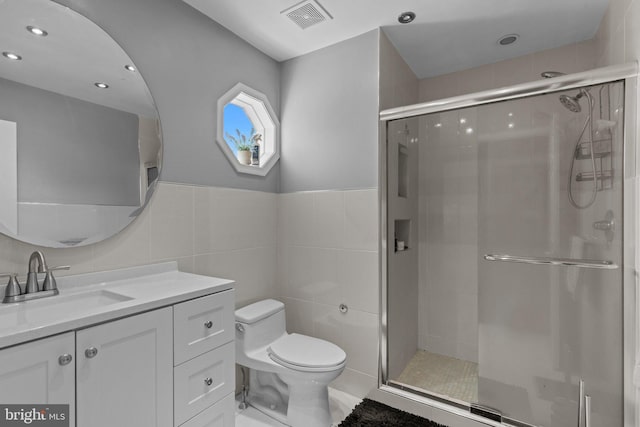 907 Potters Pl, Southampton, PA 18966 - full bath featuring tile walls, vanity, a shower stall, and recessed lighting