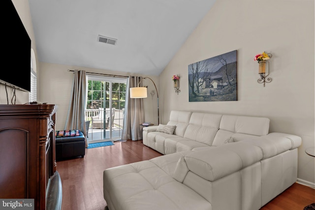 907 Potters Pl, Southampton, PA 18966 - living room with wood finished floors and vaulted ceiling
