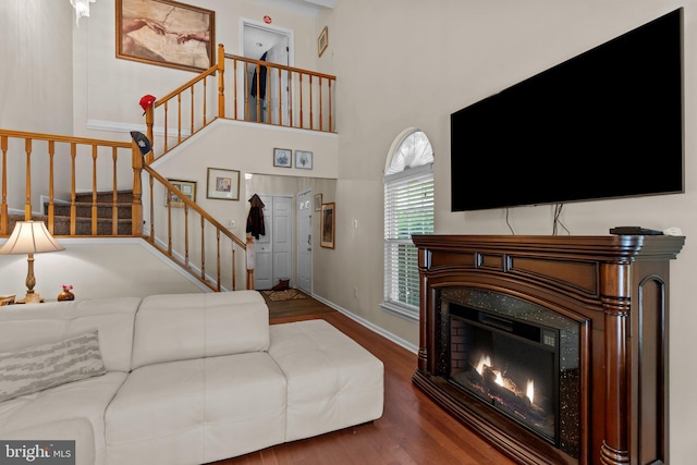907 Potters Pl, Southampton, PA 18966 - living room with stairway, wood finished floors, a fireplace, and a towering ceiling