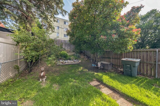 712 Chesapeake St SE, Washington, DC 20032 - view of fenced backyard
