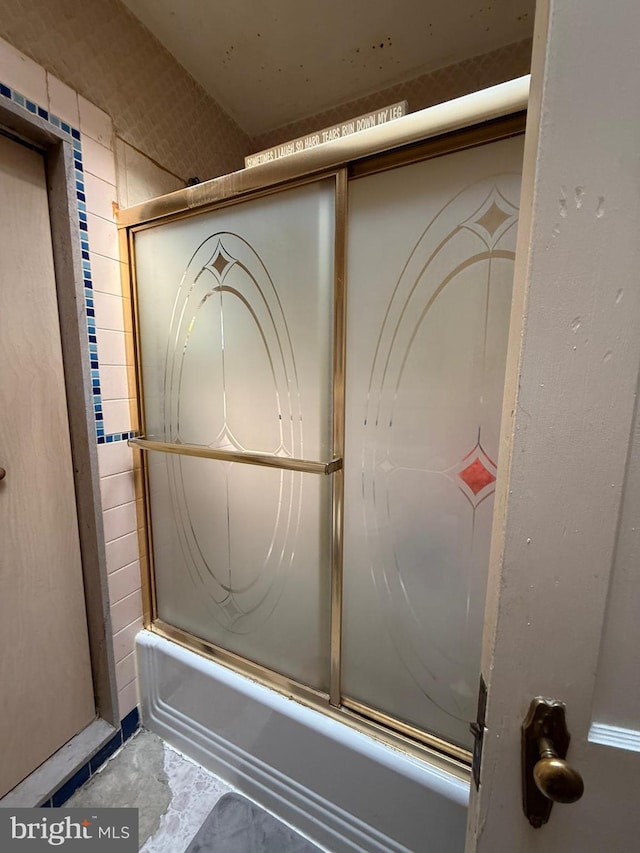 7221 Charles St, Philadelphia, PA 19135 - bathroom view of bath / shower combo with glass door