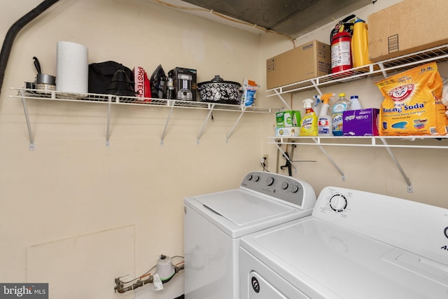 708 Zlotkin Cir, Freehold, NJ 07728 - laundry area featuring washer and dryer