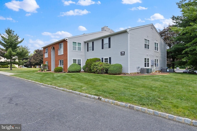 708 Zlotkin Cir, Freehold, NJ 07728 - view of front of house featuring a chimney and a front yard